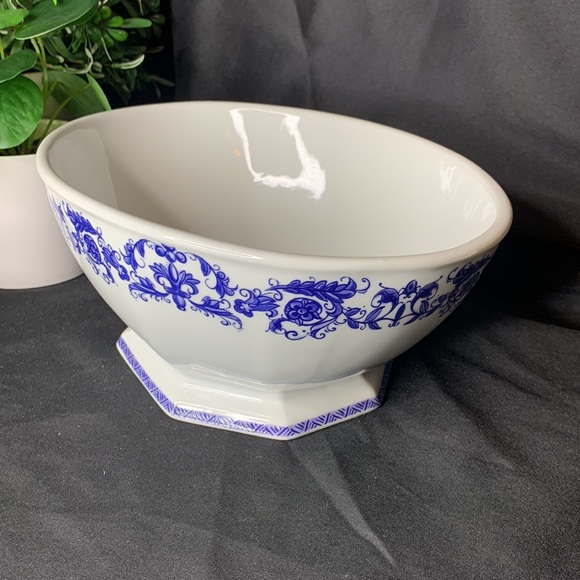 Beautiful blue & white Portifino dish by Nanette Vacher for Ambiance Collection - Picture 10 of 11